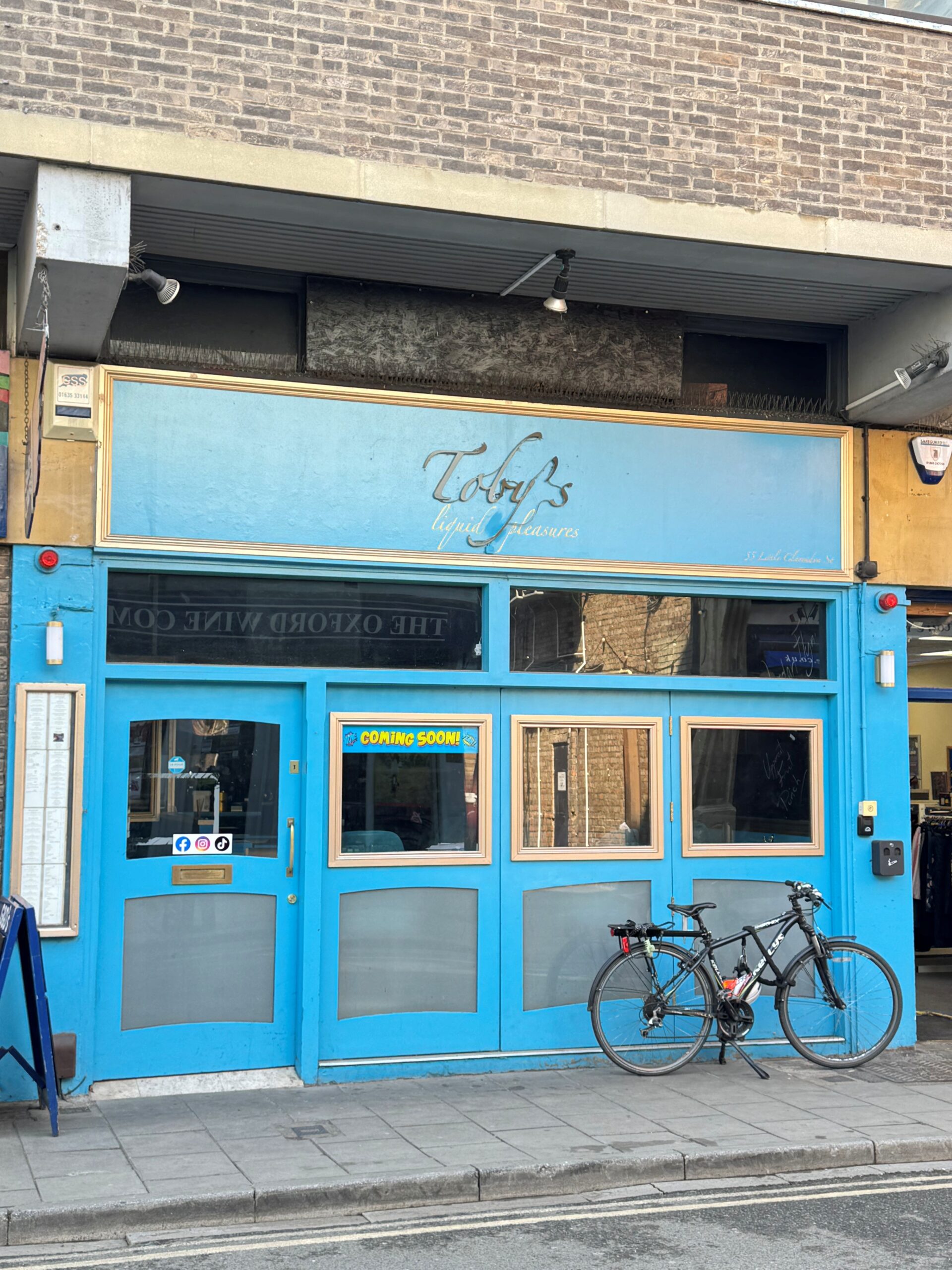 A lock up ground floor and basement unit situated in a busy parade. Function room and bar located in the Basement with toilets and kitchen.