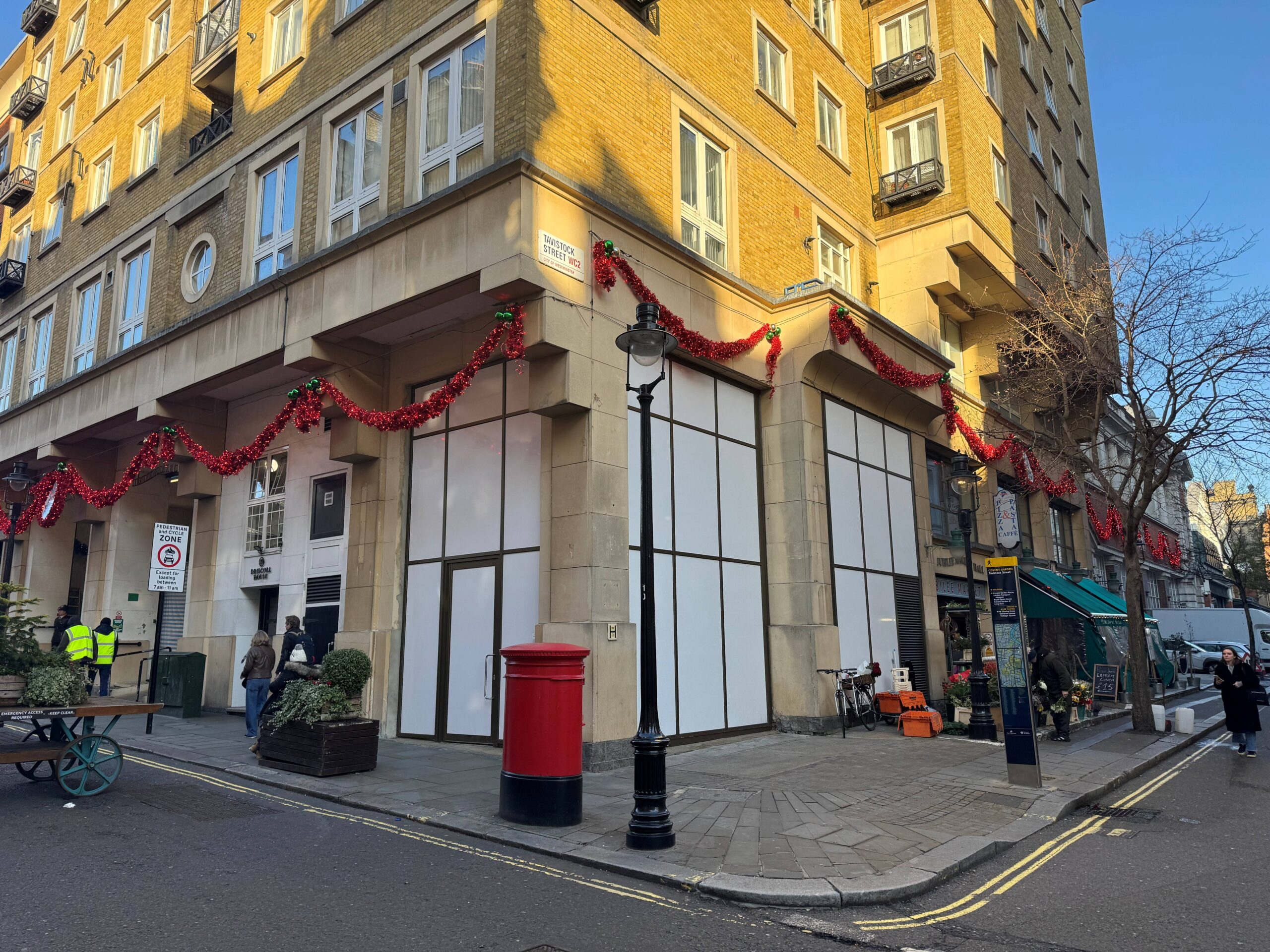 The premises are positioned on a striking corner on Southampton Street, one of the main thoroughfares into the world famous Covent Garden market. The massive return corner shop front provides an unrivalled branding opportunity and a wonderful entrance leading to a rarely available trading space.