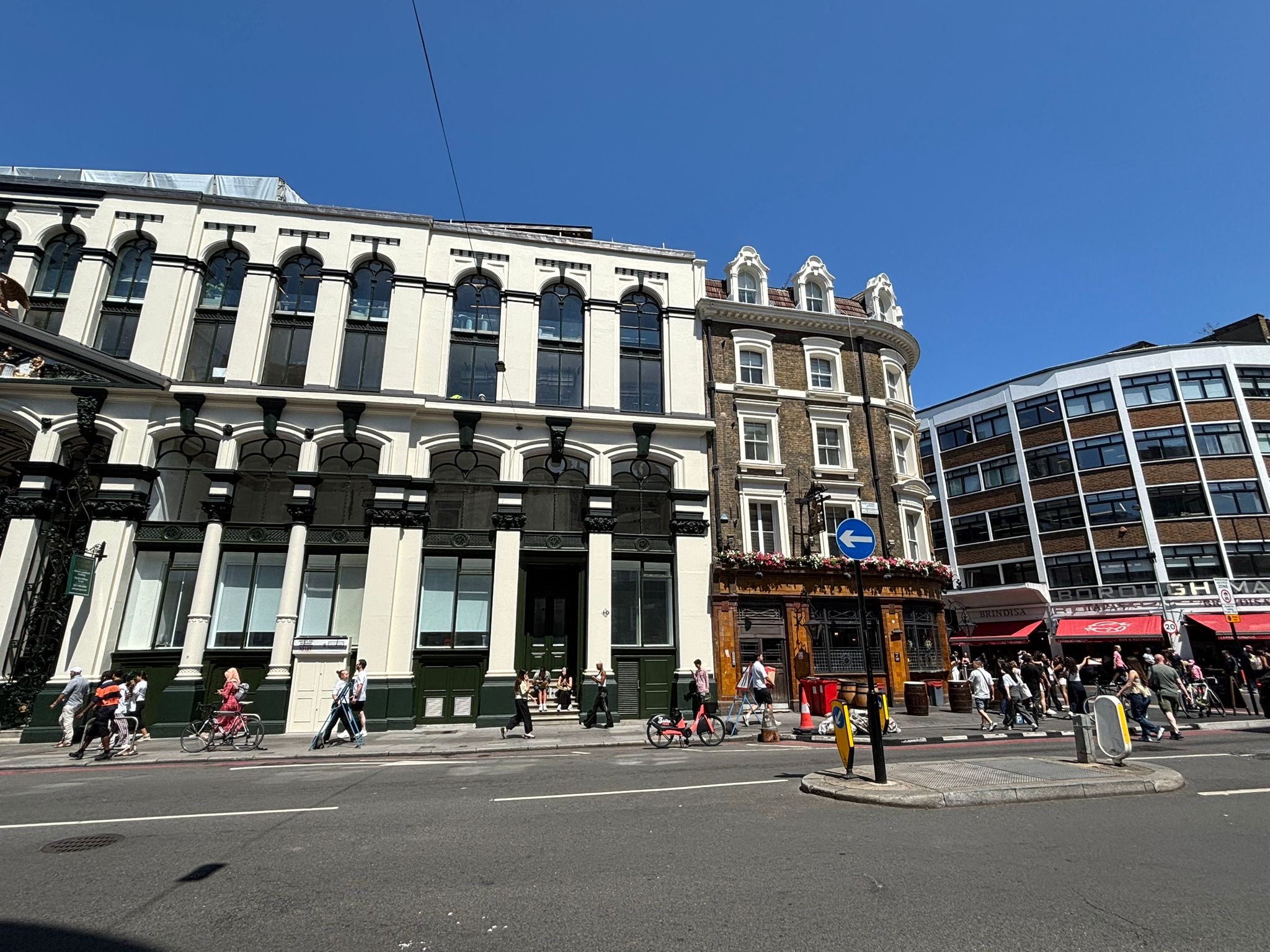 2 units available Dedicated tround floor entrances on Southwark Street, next to Borough Market and Dishoom. Shell condition with capped services. Full extraction in situ. Step free access to lower ground.