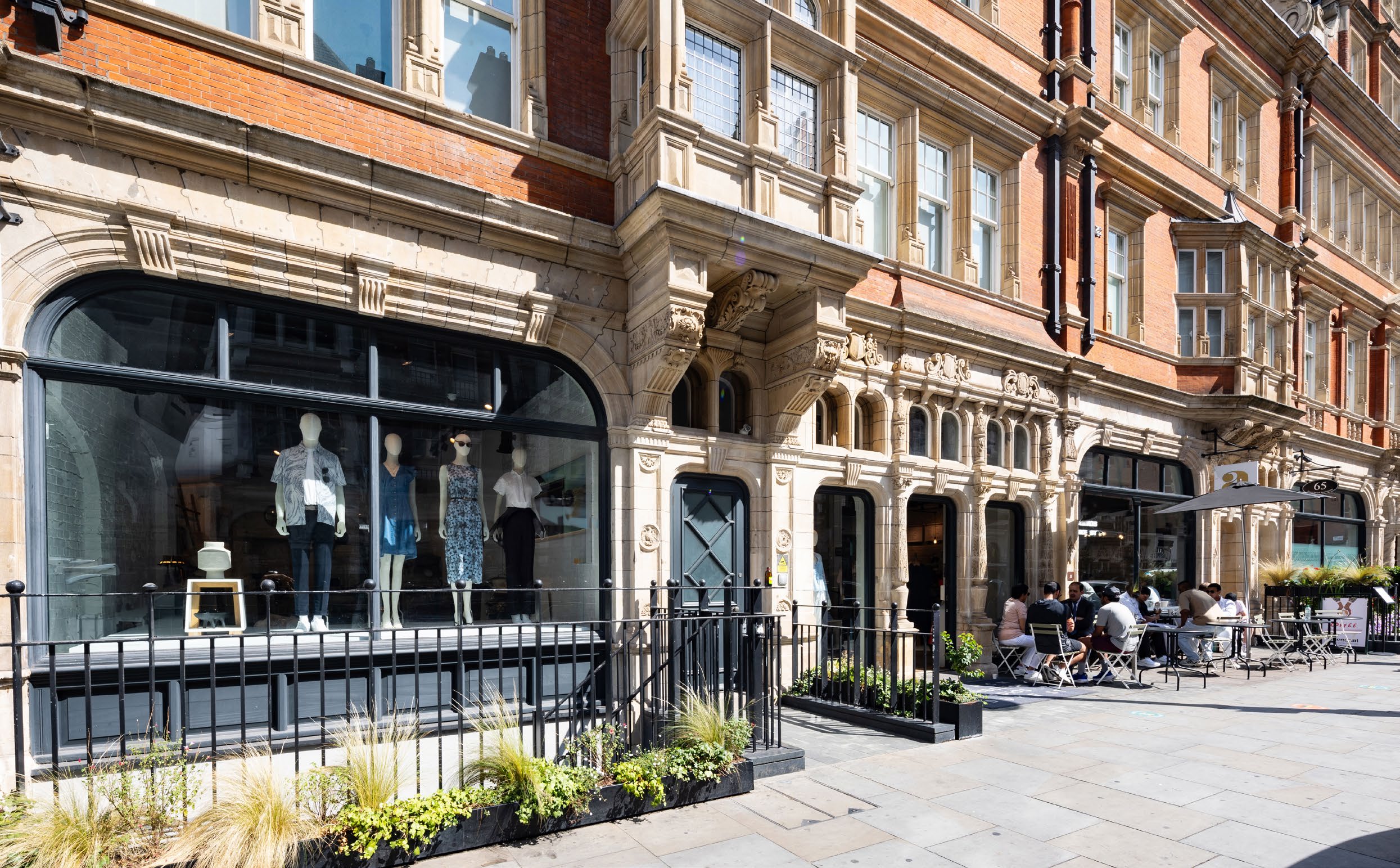 NIA floor areas:Ground 3,012 sq ftBasement 2,254 sq ftTotal 5,266 sq ftSee floor plans and elevationsFloor to ceiling heightsGround - 2.53m - 3.87mBasement - 2.79mSpecification available on request.