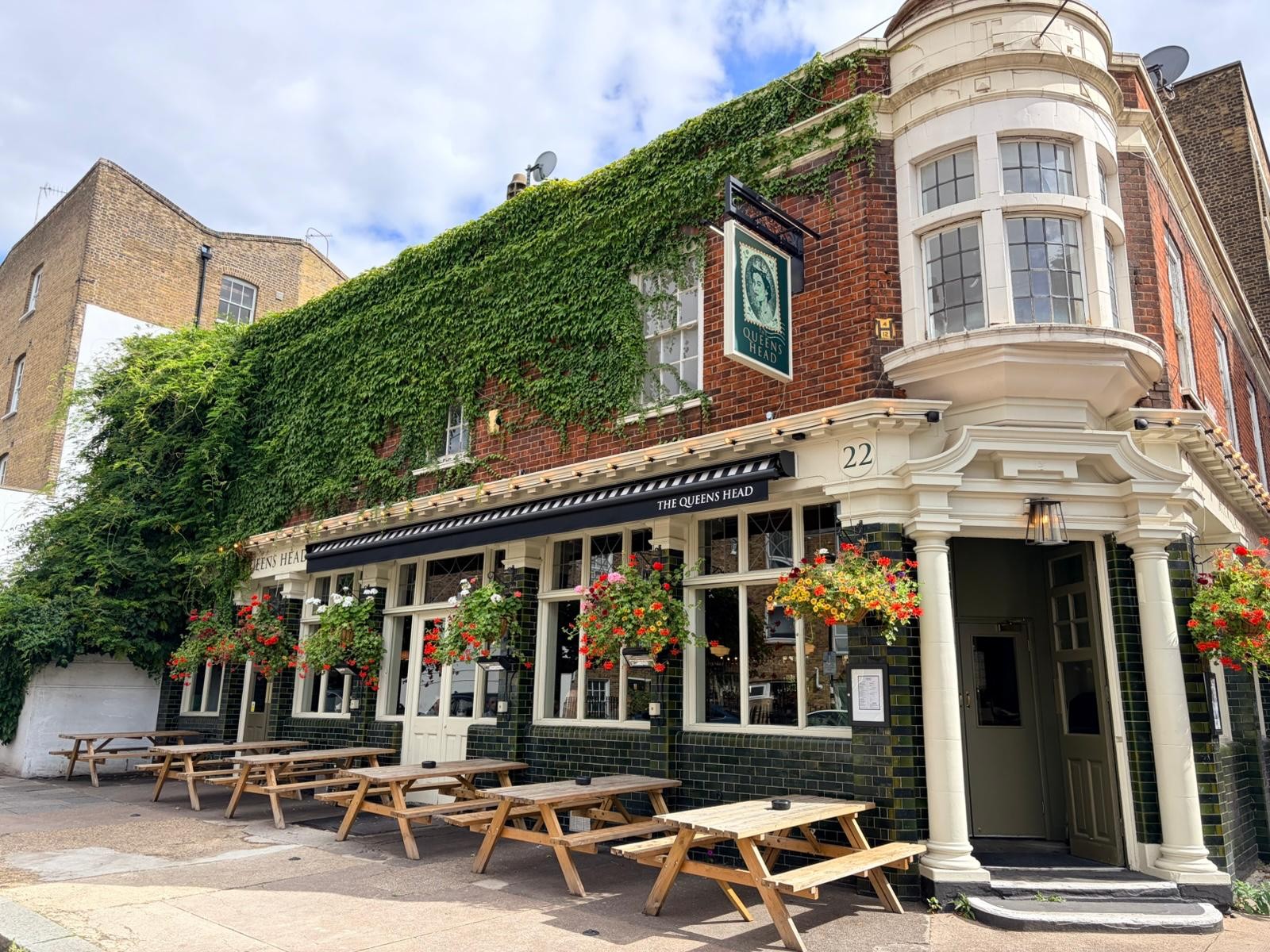 Family-Owned Independent Conexus Pub Group Signs Clerkenwell’s Queens Head